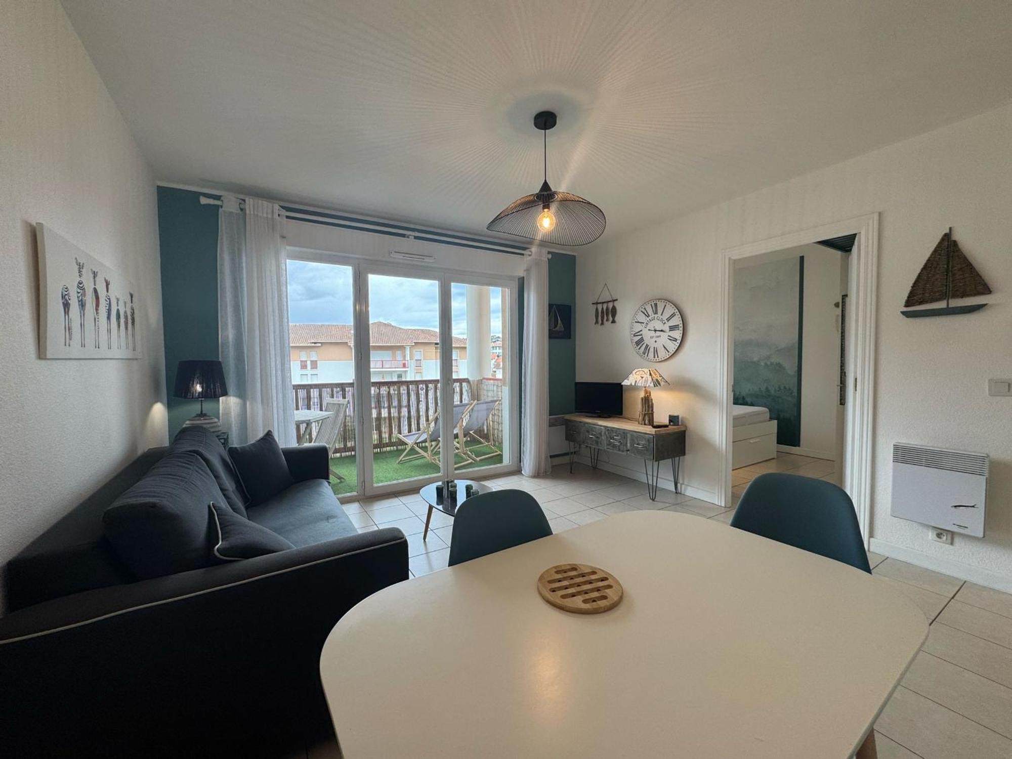 T2 Renove Avec Terrasse Proche - Fr-1-239-1106 *